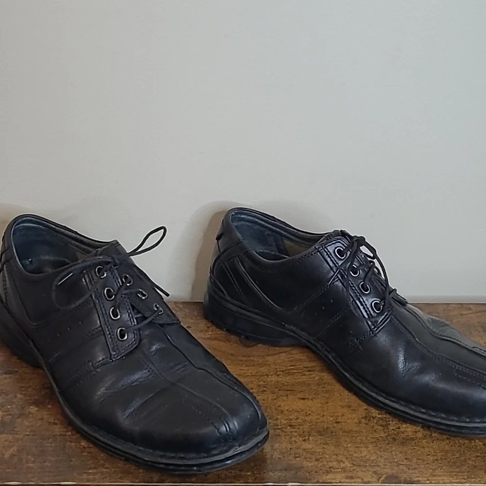 Clarks Black Touareg Leather Lace-Up Oxfords size 10.5